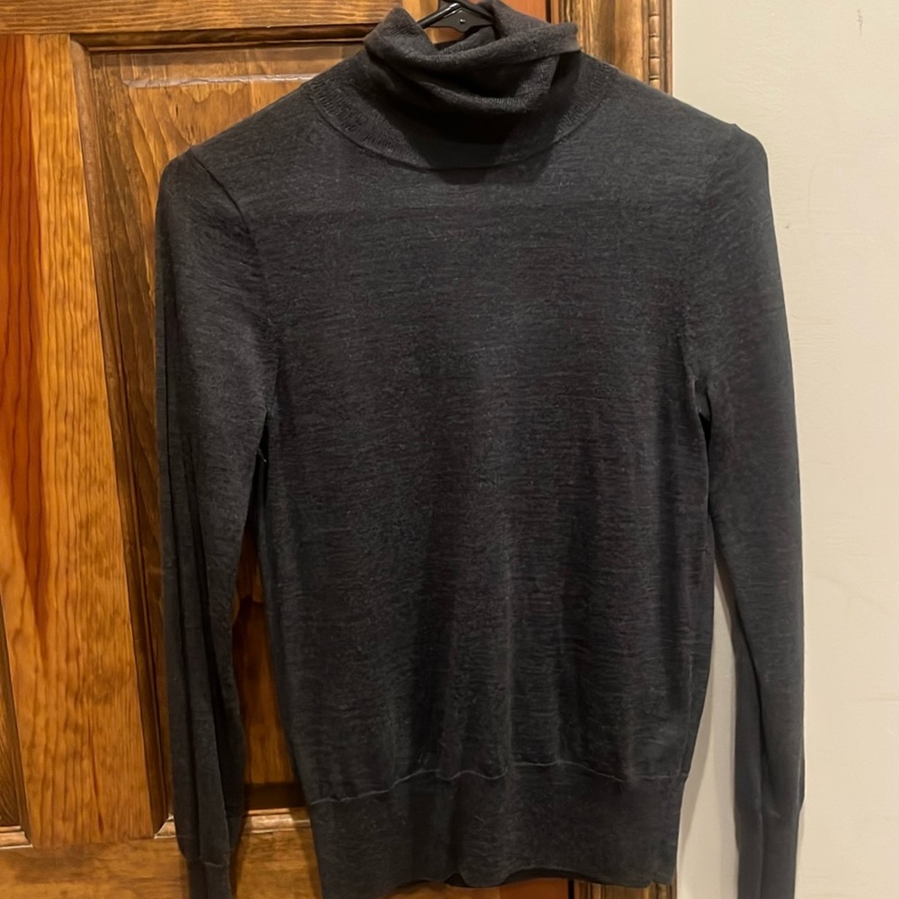 J Crew Mercantile line size S gray turtleneck